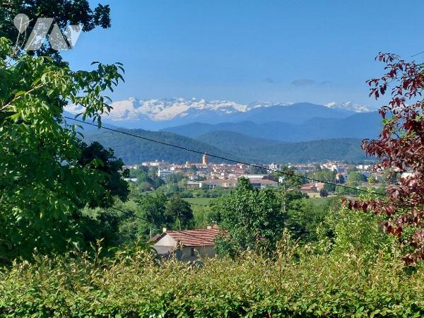 Villa d'architecte exposée sud offrant une vue surplombante sur les montages et SAINT-GAUDENS.