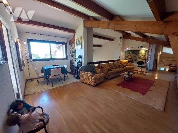 Villa d'architecte exposée sud offrant une vue surplombante sur les montages et SAINT-GAUDENS.