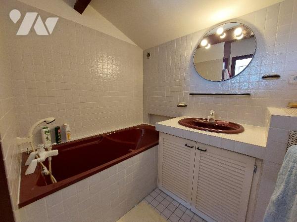 Villa d'architecte exposée sud offrant une vue surplombante sur les montages et SAINT-GAUDENS.