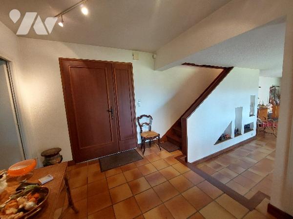 Villa d'architecte exposée sud offrant une vue surplombante sur les montages et SAINT-GAUDENS.