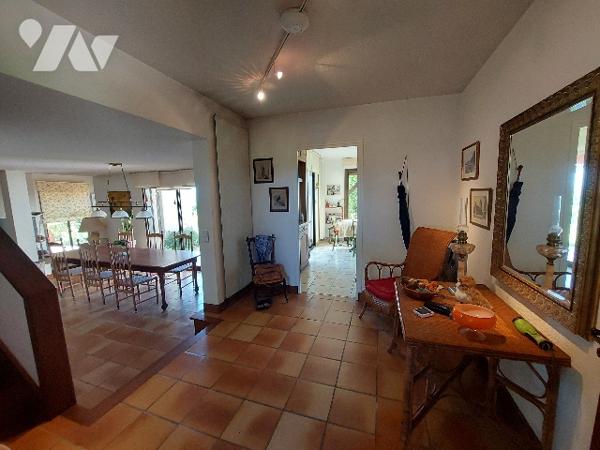 Villa d'architecte exposée sud offrant une vue surplombante sur les montages et SAINT-GAUDENS.