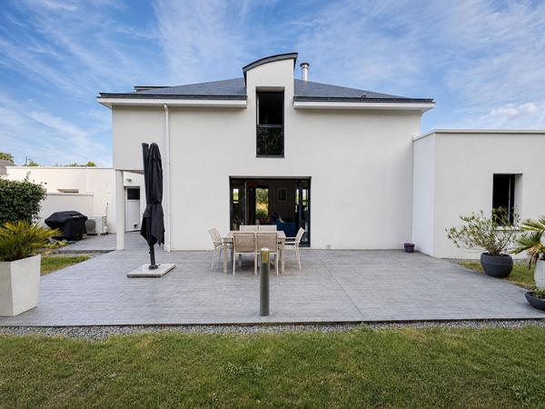 Maison, piscine, garage, 5 chambres de 2011