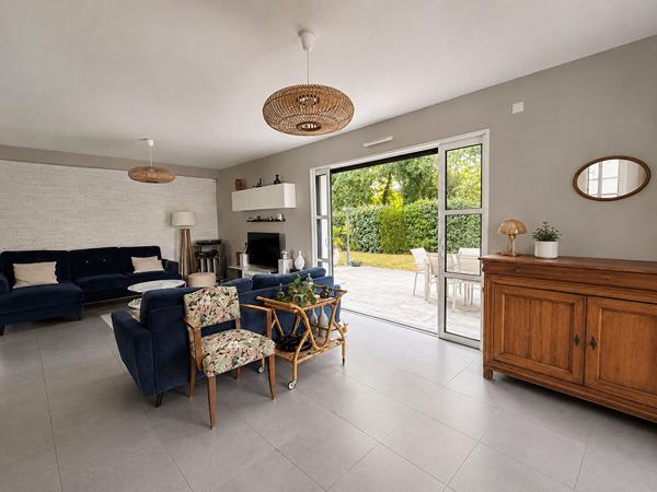 Maison, piscine, garage, 5 chambres de 2011