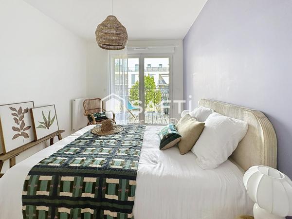 Appartement T3 de 73 m² avec terrasse, balcon et 2 parkings – Résidence au calme proche tram.