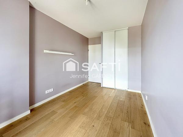 Appartement T3 de 73 m² avec terrasse, balcon et 2 parkings – Résidence au calme proche tram.