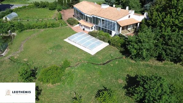 VASTE PROPRIÉTÉ AVEC PISCINE ET ÉTANG