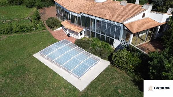 VASTE PROPRIÉTÉ AVEC PISCINE ET ÉTANG