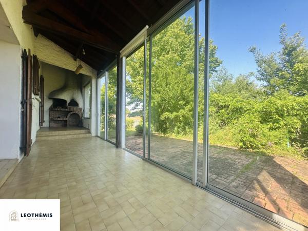 VASTE PROPRIÉTÉ AVEC PISCINE ET ÉTANG