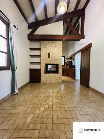 VASTE PROPRIÉTÉ AVEC PISCINE ET ÉTANG