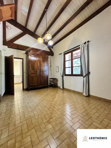 VASTE PROPRIÉTÉ AVEC PISCINE ET ÉTANG