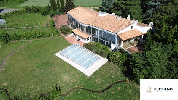 VASTE PROPRIÉTÉ AVEC PISCINE ET ÉTANG