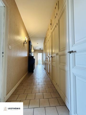VASTE PROPRIÉTÉ AVEC PISCINE ET ÉTANG