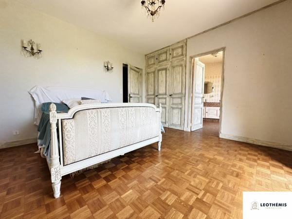 VASTE PROPRIÉTÉ AVEC PISCINE ET ÉTANG