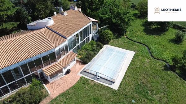 VASTE PROPRIÉTÉ AVEC PISCINE ET ÉTANG