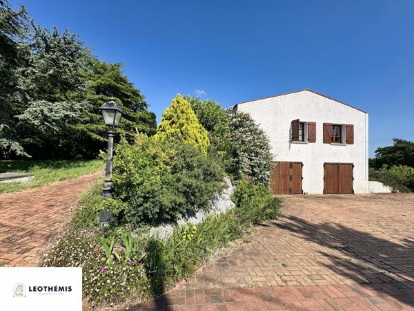VASTE PROPRIÉTÉ AVEC PISCINE ET ÉTANG
