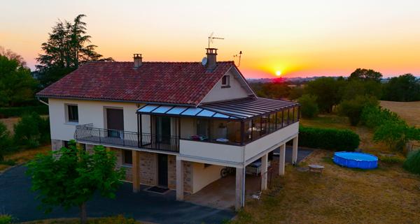 Maison de plain-pied avec terrasse & véranda de 45 m² - Vue dégagée sur terrain clos de 3 800 m² Capdenac gare