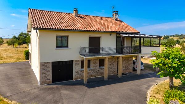 Maison de plain-pied avec terrasse & véranda de 45 m² - Vue dégagée sur terrain clos de 3 800 m² Capdenac gare