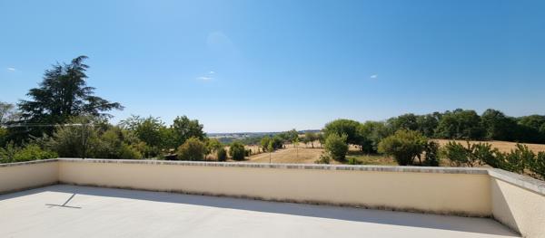 Maison de plain-pied avec terrasse & véranda de 45 m² - Vue dégagée sur terrain clos de 3 800 m² Capdenac gare