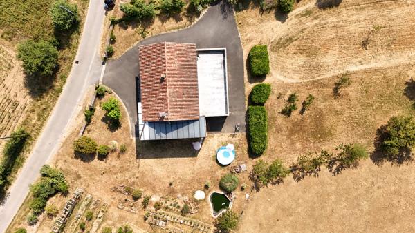 Maison de plain-pied avec terrasse & véranda de 45 m² - Vue dégagée sur terrain clos de 3 800 m² Capdenac gare