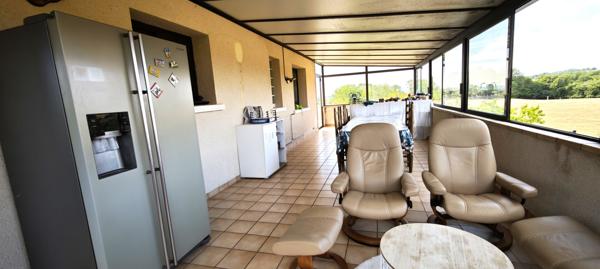 Maison de plain-pied avec terrasse & véranda de 45 m² - Vue dégagée sur terrain clos de 3 800 m² Capdenac gare
