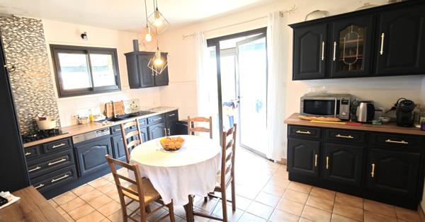Maison de plain-pied avec terrasse & véranda de 45 m² - Vue dégagée sur terrain clos de 3 800 m² Capdenac gare