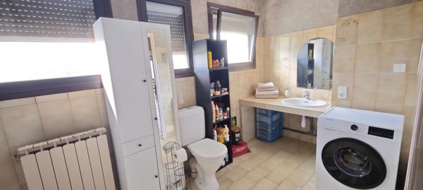 Maison de plain-pied avec terrasse & véranda de 45 m² - Vue dégagée sur terrain clos de 3 800 m² Capdenac gare