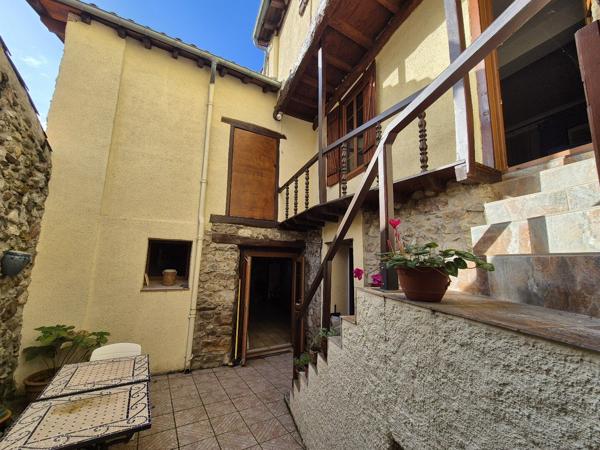 Maison T7 de 180 m² avec patio et jardin Montgailhard