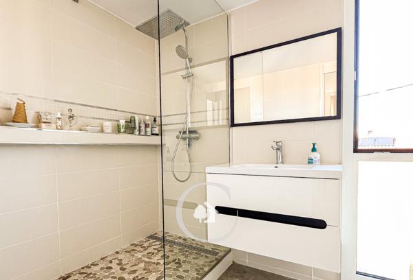 Bordeaux (33200) APPARTEMENT T3 AVEC TERRASSE - PISCINE - PARKING