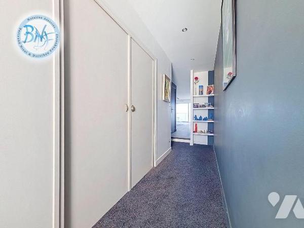 Situé au 6ème étage , à Concarneau, cet appartement a été rénové entièrement par un architecte....