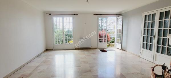 En vente ! Maison Saint Etienne De Montluc 5 chambres 37m² séjour, 1784m² de parcelle de terrain