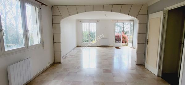 En vente ! Maison Saint Etienne De Montluc 5 chambres 37m² séjour, 1784m² de parcelle de terrain