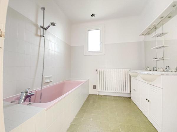 Maison plain pied sur sous-sol -5 pièce(s) - 4 chambres - 110 m² - LE LOROUX BOTTEREAU