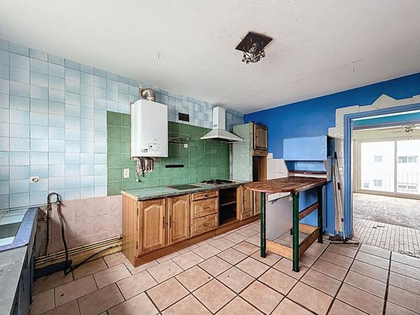 A vendre - grand appartement T3 à rénover à Keryado