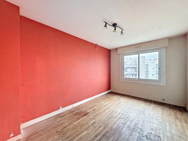 A vendre - grand appartement T3 à rénover à Keryado