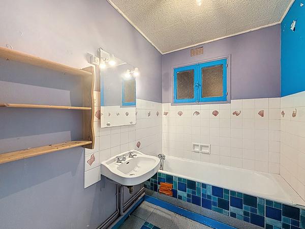 A vendre - grand appartement T3 à rénover à Keryado