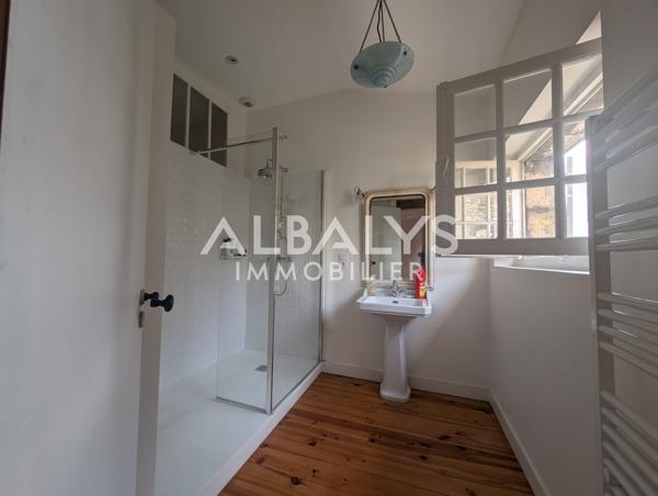 Appartement 6 pièce(s) 3 chambre(s) 220 m²