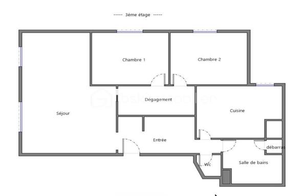 QUIMPER – QUARTIER CAP HORN – VUE DÉGAGÉE SUR L’ODET ET LE CHEMIN DU HALAGE – APPARTEMENT T3 DE 83 M², ANCIEN T4 – RÉNOVÉ – GRANDE PIÈCE DE VIE LUMINEUSE – 2 CHAMBRES – CUISINE INDÉPENDANTE ÉQUIPÉE – GARAGE AVEC ÉLECTRICITÉ – CAVE – STATIONNEMENT PRIVATIF SÉCURISÉ.

**** Vue dégagée sur l’Odet – rénové – garage, cave et stationnement sécurisé. ****

Gino DUPUY vous propose, dans le quartier du Cap Horn à Quimper, cet appartement T3 de 83 m², anciennement configuré en T4, situé au troisième étage d’une résidence sans ascenseur.

Entièrement rénové au fil des années, il offre une grande pièce de vie lumineuse bénéficiant d’une vue dégagée sur l’Odet et les promenades du chemin du halage, deux chambres, un wc indépendant, une salle de bain, une cuisine indépendante aménagée et équipée ainsi que de nombreux rangements.

L’appartement est complété par une cave en sous-sol, un garage individuel disposant de l’électricité et un accès au parking privatif et sécurisé de la résidence, équipé de bornes de recharge pour véhicules électriques.

L’appartement se compose de la manière suivante :

Une entrée avec placards intégrés.
Un grand salon-séjour lumineux offrant une vue dégagée sur l’Odet et le chemin du halage.
Une cuisine indépendante aménagée et équipée : four, micro-ondes intégré, plaque à induction, hotte, lave-vaisselle, réfrigérateur et emplacement pour lave-linge.
Un couloir disposant de placards/dressing coté nuit 
Deux chambres.
Une grande salle de bains avec baignoire et meuble vasque.
Un WC indépendant.

Concernant les annexes et le stationnement :

Un garage individuel avec électricité et porte coulissante.
Une cave privative en sous-sol.
Un parking commun privatif et sécurisé réservé aux résidents.
Des bornes de recharge pour véhicules électriques présentes sur le parking.

Informations complémentaires :

Appartement rénové et traversant.
Ancienne configuration T4, aujourd’hui aménagée en grand T3, (possibilité de re-cloisonnement pour chambre supplémentaire)
Menuiseries PVC double vitrage.
Volets roulants électriques.
Radiateurs électriques à inertie.
Production d’eau chaude par ballon électrique.
Troisième étage sans ascenseur.
Fibre optique
VMC individuelle
Résidence sécurisée.
Garage de plus de 18m² (désencombré virtuellement sur photo)
Cave environ 6m² (désencombré virtuellement sur photo)
Quartier Cap Horn, à proximité immédiate de l’Odet, du chemin du halage, des commerces et des commodités.
Plan croquis en fin d'annonce

Un appartement spacieux, rénové et lumineux, réunissant une belle pièce de vie, de nombreux rangements et des annexes particulièrement recherchées sur Quimper.

- - - Visite uniquement sur rendez-vous - - -

Contact Exclusif BSK : Gino DUPUY

VENTE IMMOBILIÈRE – QUIMPER & ALENTOURS
Échangeons sur votre projet, sans engagement, pour définir la meilleure stratégie de vente.

APPORTEURS D’AFFAIRES
Vous connaissez quelqu’un qui souhaite vendre ou acheter ?
Un simple message suffit pour initier un contact, je m’occupe du reste. Rémunération attractive.

COLLABORATION INTERCABINET
Discutons volontiers d’un partage de mandat ou d’un acheteur en recherche.

Honoraires charge vendeur : aucun frais d’agence supplémentaire pour vous.
Le prix affiché est votre prix final hors frais de notaire.