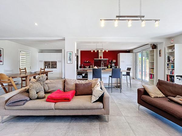 MAISON DE 186 M² SUR 2118 M² DE TERRAIN CONSTRUCTIBLE DANS UN ENVIRONNEMENT CALME