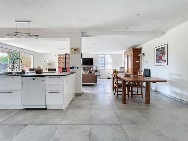 MAISON DE 186 M² SUR 2118 M² DE TERRAIN CONSTRUCTIBLE DANS UN ENVIRONNEMENT CALME