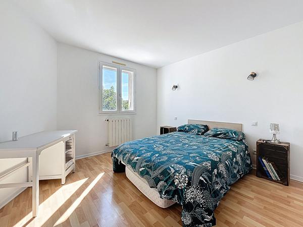 MAISON DE 186 M² SUR 2118 M² DE TERRAIN CONSTRUCTIBLE DANS UN ENVIRONNEMENT CALME