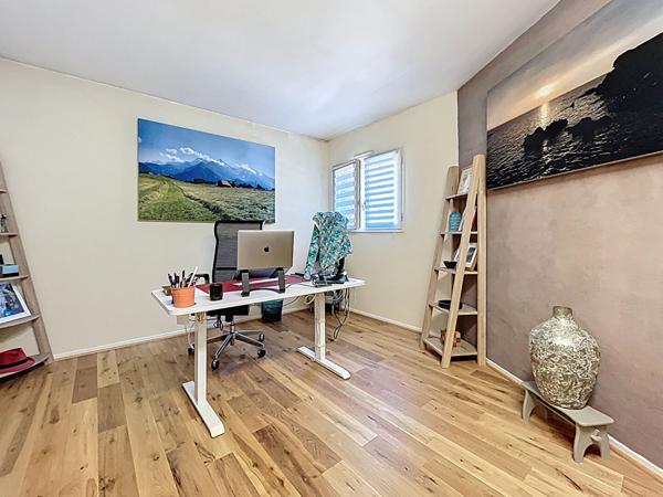 MAISON DE 186 M² SUR 2118 M² DE TERRAIN CONSTRUCTIBLE DANS UN ENVIRONNEMENT CALME