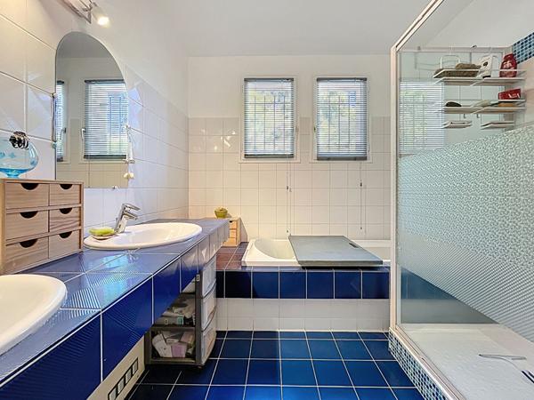 MAISON DE 186 M² SUR 2118 M² DE TERRAIN CONSTRUCTIBLE DANS UN ENVIRONNEMENT CALME