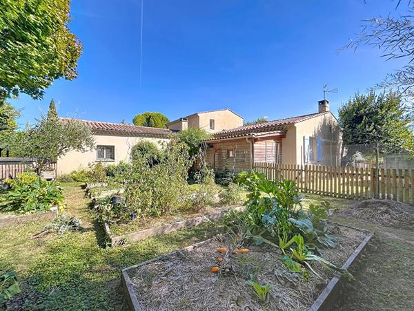 MAISON DE 186 M² SUR 2118 M² DE TERRAIN CONSTRUCTIBLE DANS UN ENVIRONNEMENT CALME