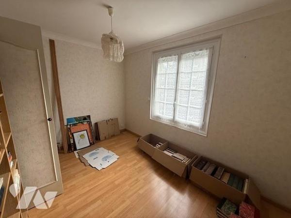 BERNAY PROCHE ECOLES ET INFRASTRUCTURES SPORTIVES PAVILLON SUR SOUS-SOL