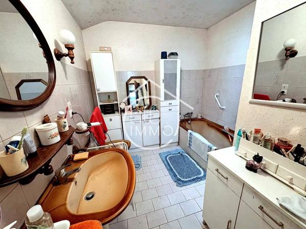 SAINT-PIERRE-D'EYRAUD : Maison de village 4 pièces de 118m² avec jardin