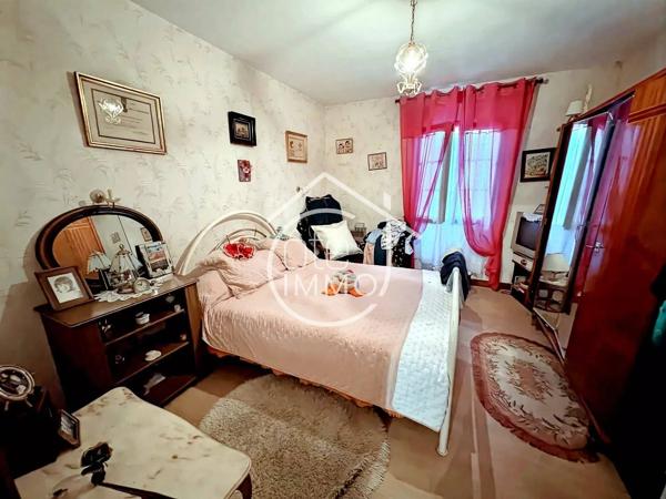 SAINT-PIERRE-D'EYRAUD : Maison de village 4 pièces de 118m² avec jardin