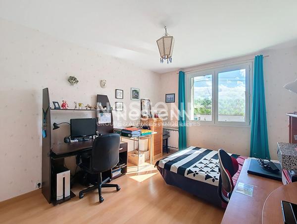 A Vendre : grand pavillon familial 5 chambres sur terrain de 700 m² - Vernouillet (28) - école et collège à pieds en moins de 5 minutes