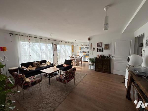 T4 de 93 m² avec balcon plein sud – Habitat participatif dans immeuble écologique récent (2021)