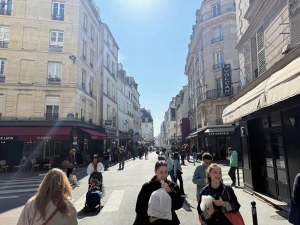 Vente                                                      Fonds de commerce
                        
                     1 pièces                      11 m2                     à Paris 5