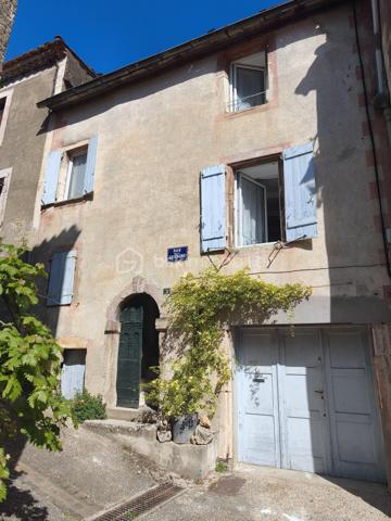 ✨ EXCLUSIVITÉ – ET SI ELLE CACHAIT BIEN SON JEU ? ✨

SAINT-PONS-DE-THOMIÈRES – MAISON DE VILLAGE 105 m² – 3 CHAMBRES – JARDIN – GARAGE

De l’extérieur, elle reste discrète… mais une fois la porte franchie, cette maison réserve de jolies surprises. ❤️
Nichée au calme dans les ruelles de Saint-Pons-de-Thomières, elle développe environ 105 m² et se découvre au fil de ses différents demi-niveaux.
Quelques marches et vous arrivez dans un espace de vie chaleureux : salon de 21,60 m² et salle à manger de 11,23 m², avec un poêle à bois qui donne immédiatement le ton. 🔥
Dans la continuité, la cuisine équipée de 12,60 m² vous réserve l'un des vrais atouts de cette maison : un accès direct au jardin. 🌿
Un extérieur agréable, avec une jolie vue, sans vis-à-vis d'un côté et avec un voisinage très discret de l'autre. Un petit coin tranquille que l'on ne soupçonne pas forcément en arrivant…
On poursuit la visite en montant quelques marches : une salle de bain rénovée de 5,95 m² avec douche à l'italienne et un WC indépendant de 1,94 m².
Encore quelques marches et l'on découvre l'espace nuit avec trois chambres de 15,60 m², 18 m² et 13 m². Deux sont en enfilade et la dernière dévoile tout son charme avec ses belles poutres apparentes. Un dressing de 6,70 m² complète l'ensemble.
La maison a bénéficié d'une rénovation importante : électricité et plomberie refaites, isolation, double vitrage oscillo-battant, fibre et tout-à-l'égout.

Et parce qu'un extérieur est déjà appréciable en cœur de ville, elle cache encore un autre atout : un garage d'environ 40 m², adapté à une petite voiture et offrant également un bel espace de stockage. 🚗

💛 Une maison atypique, chaleureuse et pleine de petits détails que les photos ne raconteront pas tous…

Le mieux ? Venir la découvrir. 😉
📞 Contactez-moi pour organiser une visite.